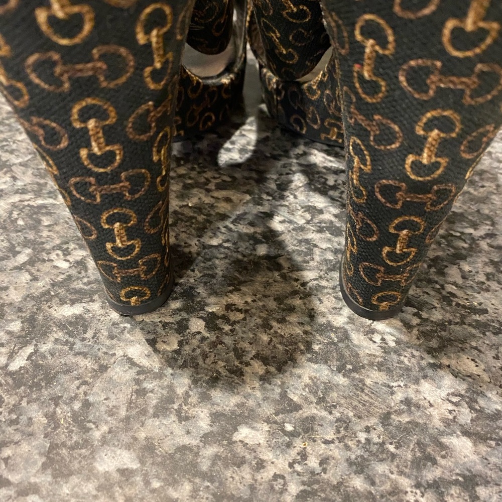 Authentic Gucci Shoes - Picture 4 of 8